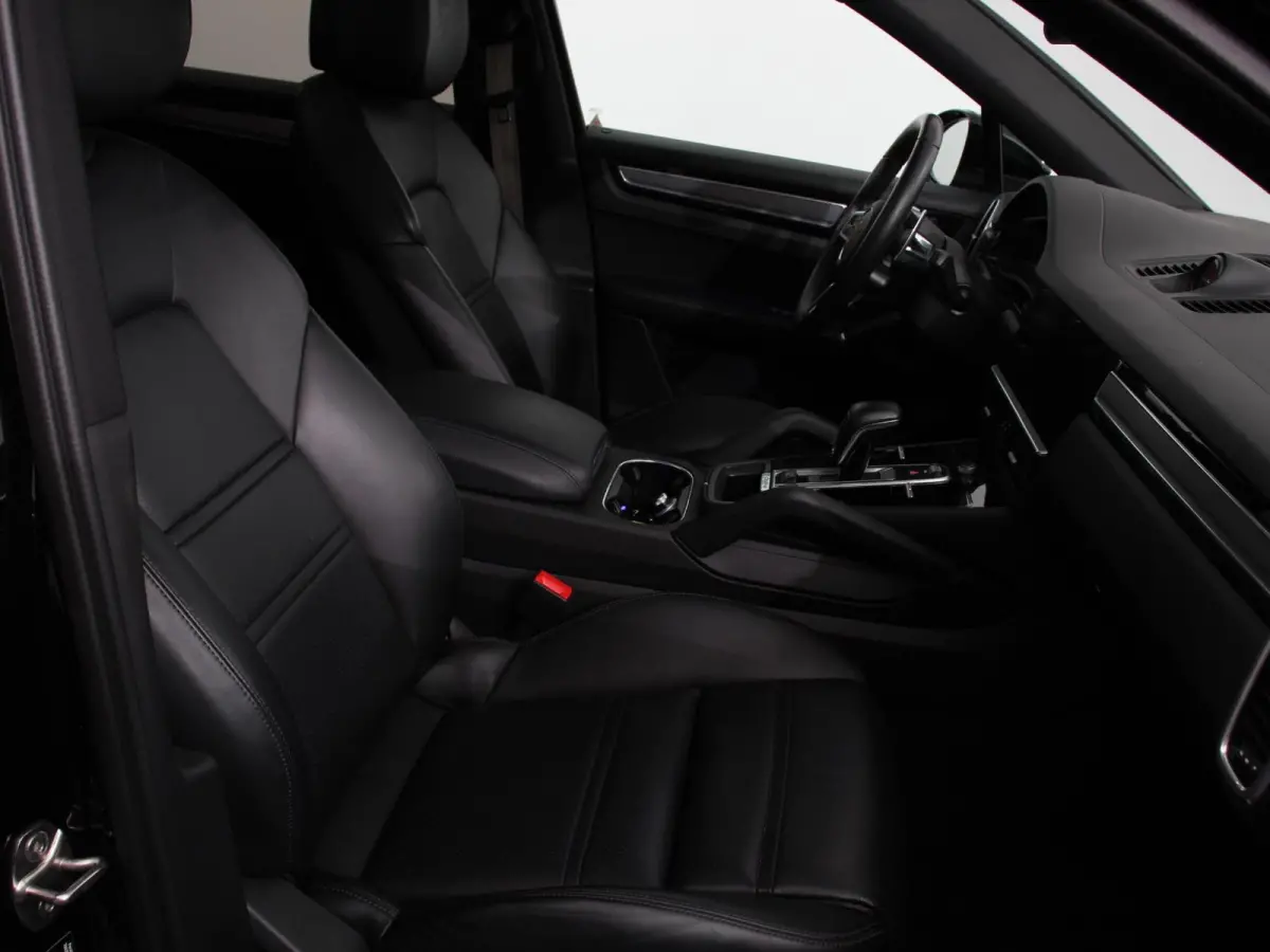 3.0 E-Hybrid 476pk Platinum Edition Leder Panorama dak Luchtvering Comfortstoelen Electrische Navigatie Climate Control Cruise control Lichtmetalen velgen Apple Carplay/ Android Auto