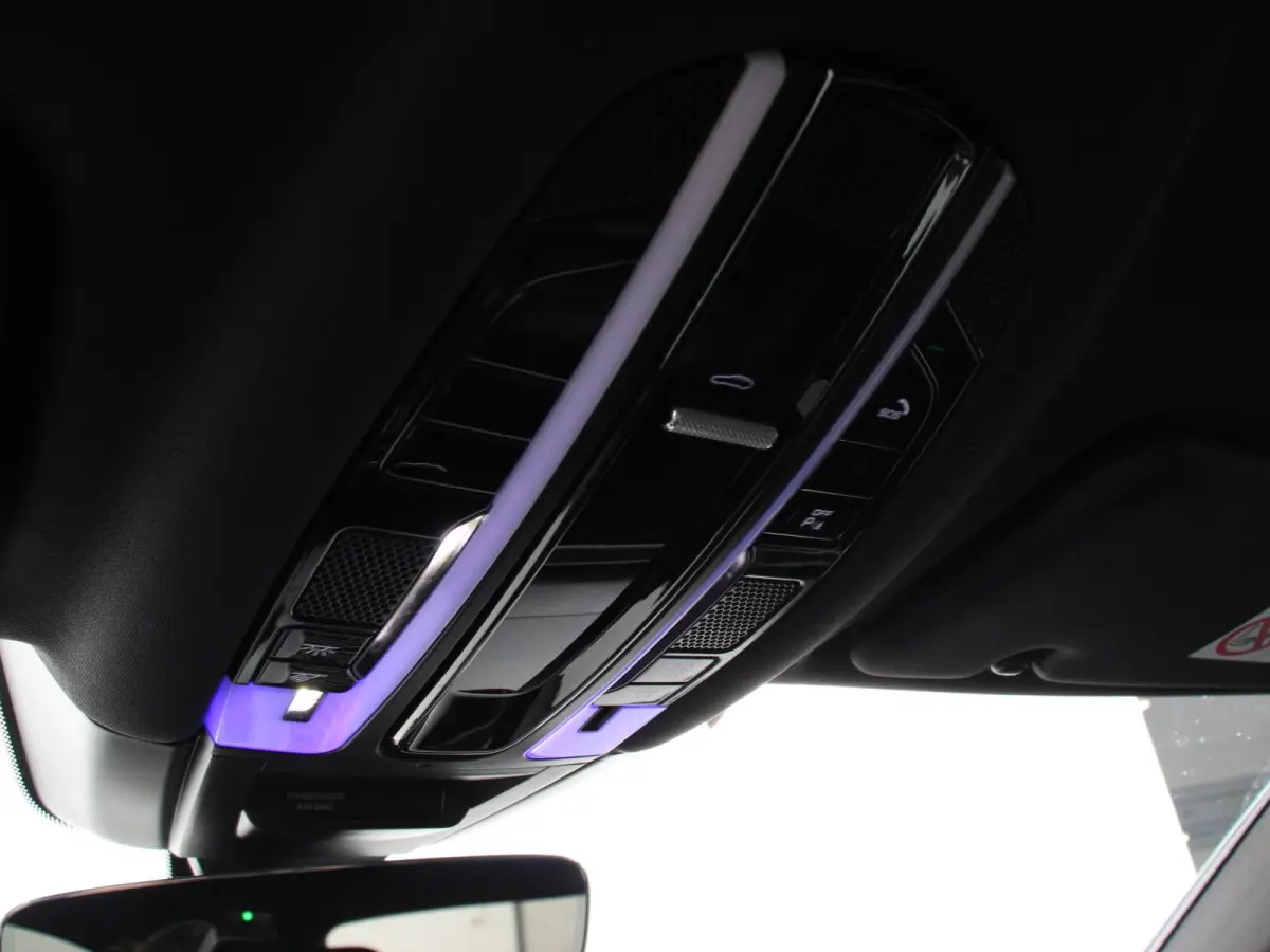 3.0 E-Hybrid 476pk Platinum Edition Leder Panorama dak Luchtvering Comfortstoelen Electrische Navigatie Climate Control Cruise control Lichtmetalen velgen Apple Carplay/ Android Auto