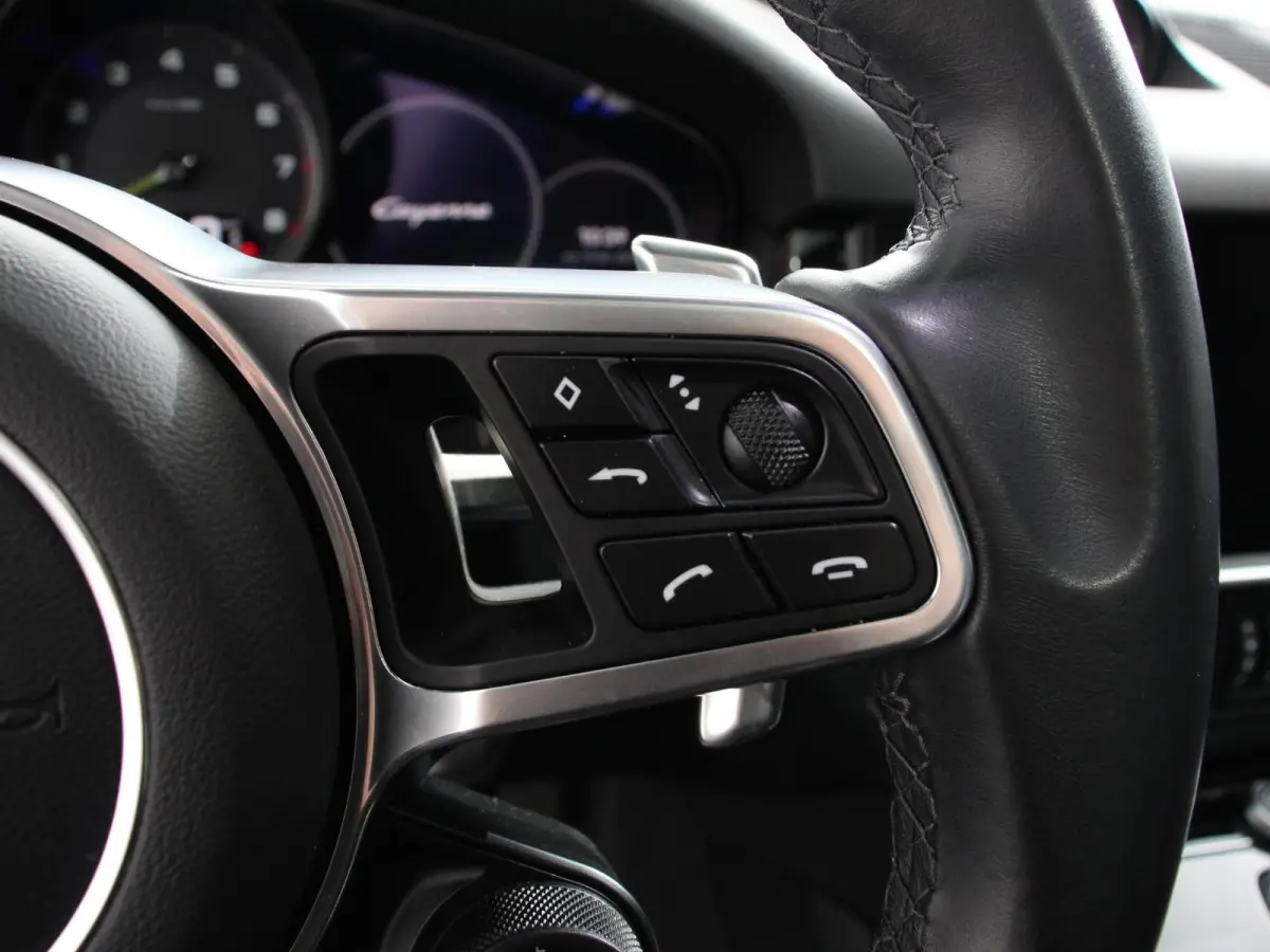 3.0 E-Hybrid 476pk Platinum Edition Leder Panorama dak Luchtvering Comfortstoelen Electrische Navigatie Climate Control Cruise control Lichtmetalen velgen Apple Carplay/ Android Auto