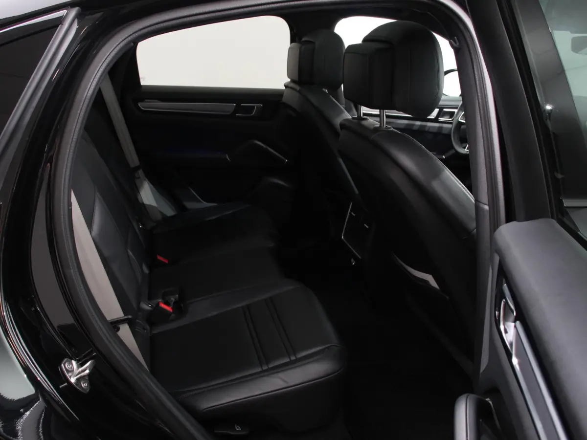 3.0 E-Hybrid 476pk Platinum Edition Leder Panorama dak Luchtvering Comfortstoelen Electrische Navigatie Climate Control Cruise control Lichtmetalen velgen Apple Carplay/ Android Auto