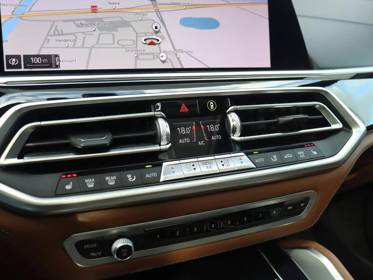 M Competition | Bowers & Wilkins | Driving Assistant Prof. | Panodak | Drivers Package | Parking Assistant Plus | Soft Close | Carbon | 21'' & 22'' LMV |