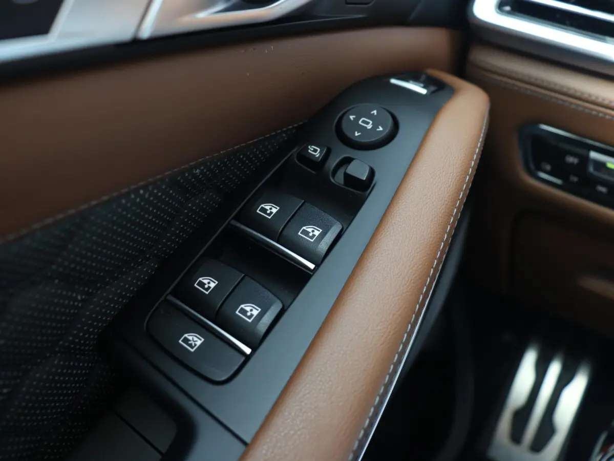 M Competition | Bowers & Wilkins | Driving Assistant Prof. | Panodak | Drivers Package | Parking Assistant Plus | Soft Close | Carbon | 21'' & 22'' LMV |