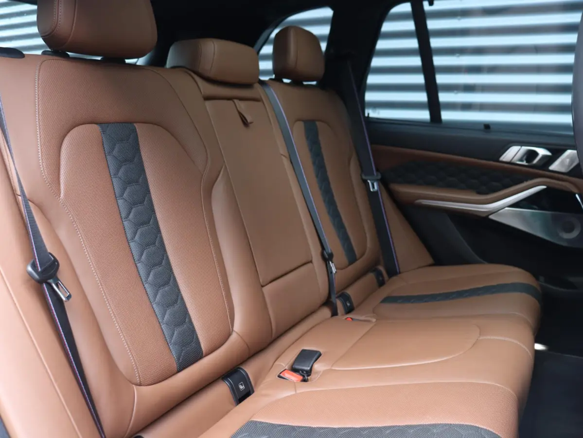 M Competition | Bowers & Wilkins | Driving Assistant Prof. | Panodak | Drivers Package | Parking Assistant Plus | Soft Close | Carbon | 21'' & 22'' LMV |