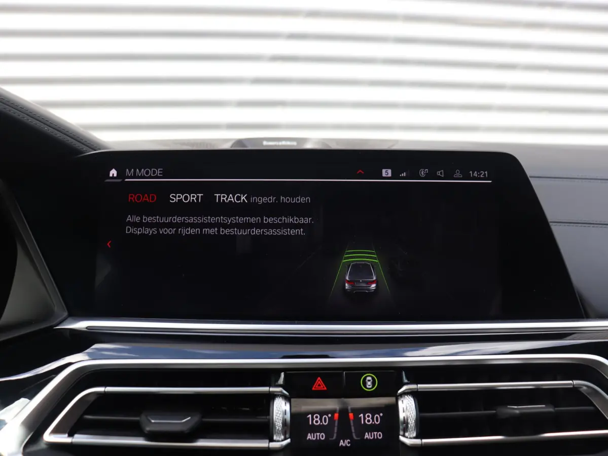 M Competition | Bowers & Wilkins | Driving Assistant Prof. | Panodak | Drivers Package | Parking Assistant Plus | Soft Close | Carbon | 21'' & 22'' LMV |