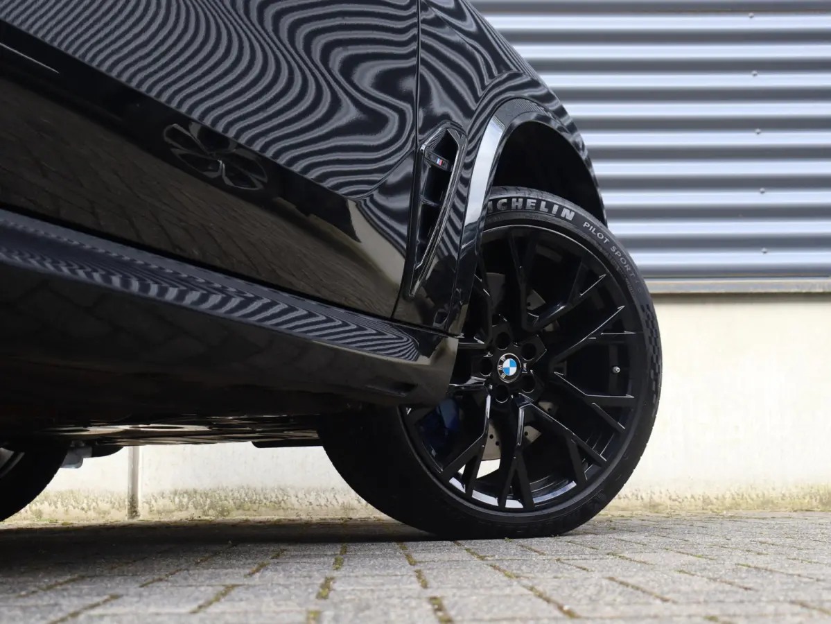 M Competition | Bowers & Wilkins | Driving Assistant Prof. | Panodak | Drivers Package | Parking Assistant Plus | Soft Close | Carbon | 21'' & 22'' LMV |