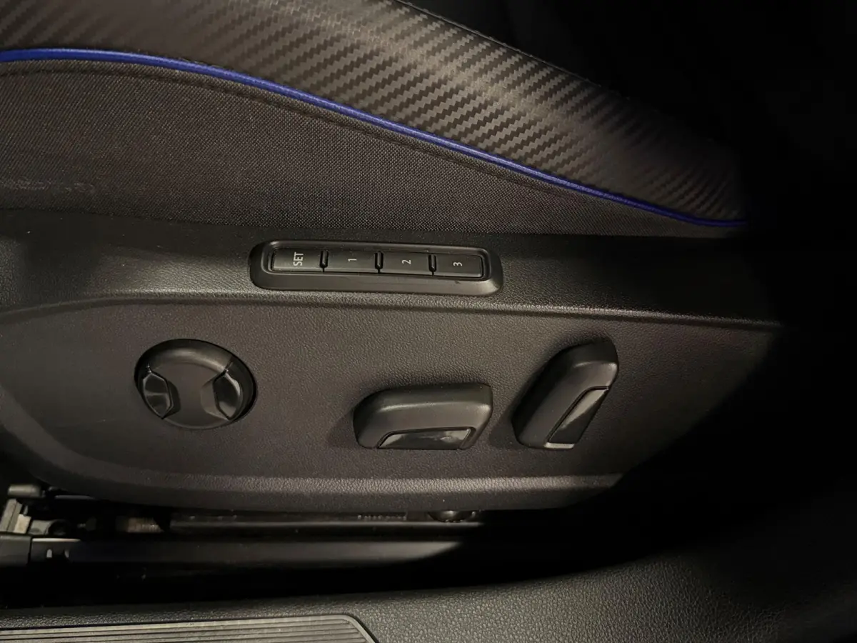 2.0 TSI R 4Motion |AKRA|Pano|HUD|HMK|CAM|MEMORY