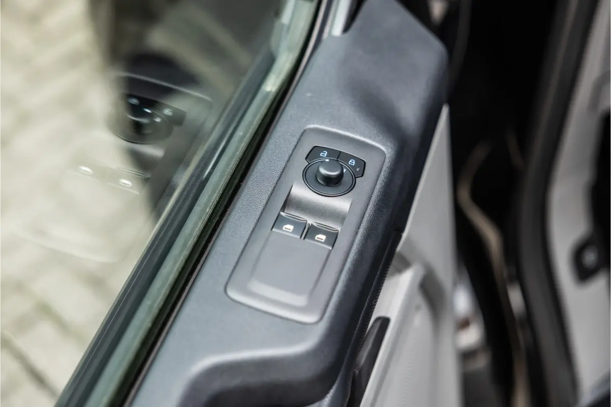 320 2.0 TDCI L2H1 DC | Dubbel Cabine | L+R Schuifdeur | 5-Zitter | Camera | CarPlay | Lane Assist | PDC V+A | Raptor Edition | Verlengde fabrieksgarantie tot 12-2029
