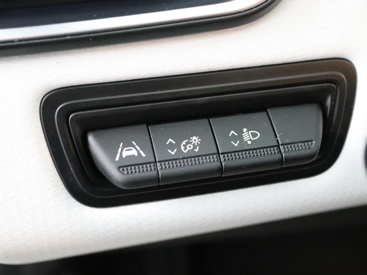 TCe 90 GPF Evolution | Navigatie | Lichtmetalen velgen | Parkeersensoren |