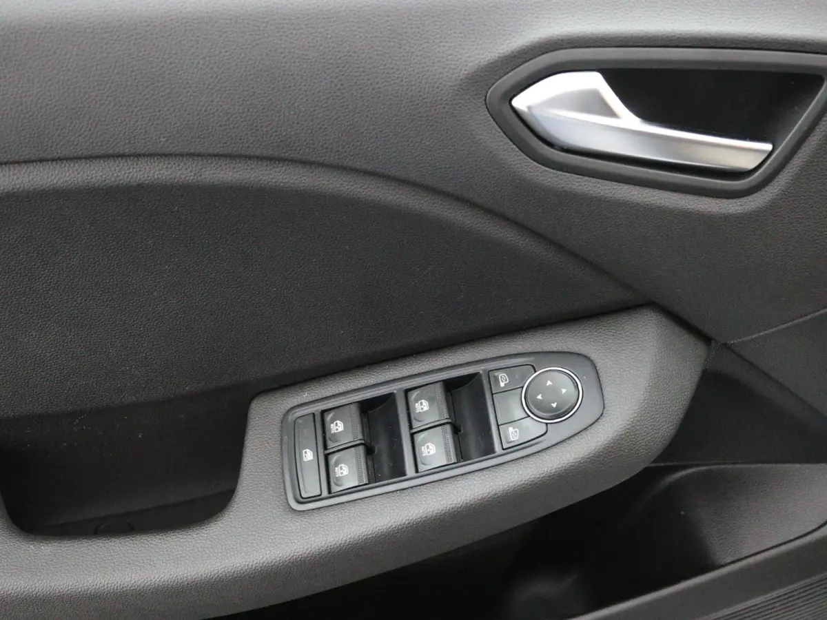 TCe 90 GPF Evolution | Navigatie | Lichtmetalen velgen | Parkeersensoren |