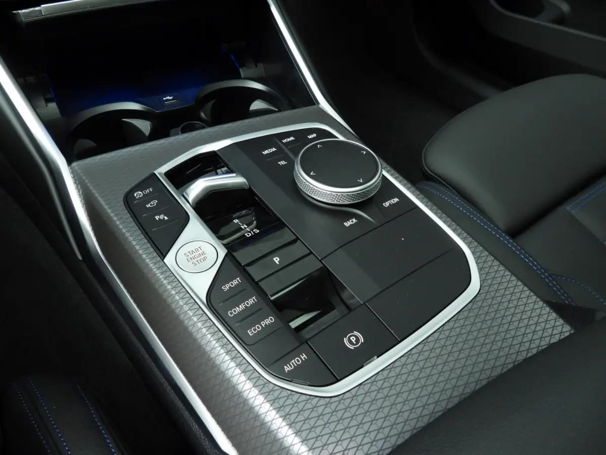330d xDrive | M Sportpakket Pro | Innovation Pack | Comfort Pack | Panoramadak | Harman Kardon
