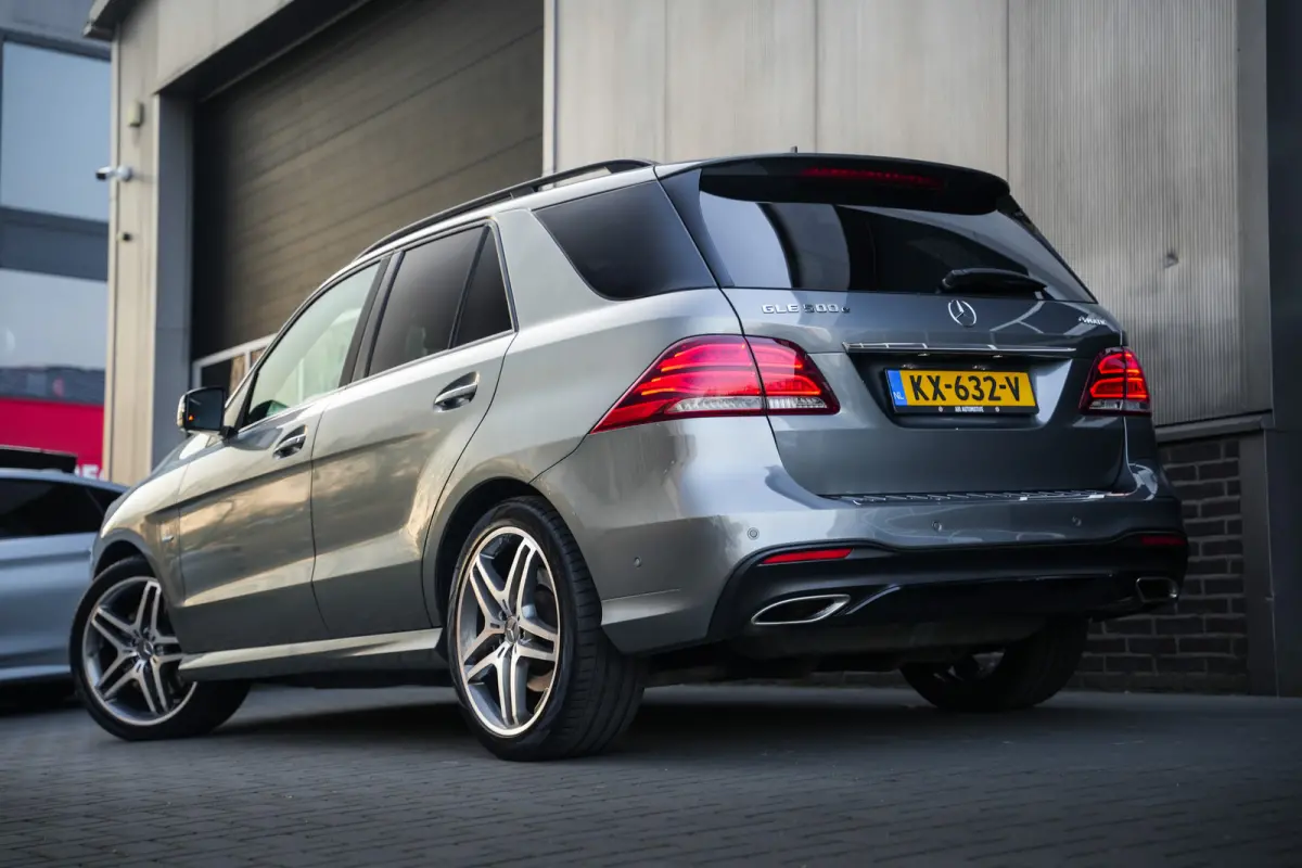 500 e 449 pk 4MATIC AMG Sport Edition / NL-Auto/ Dealer.Ond/ Pano-Dak/ Keyless/ Head-Up/ 360-Camera/ Harman&Kardon/ Adap.Cruise/ Carbon/ 21'' LMV