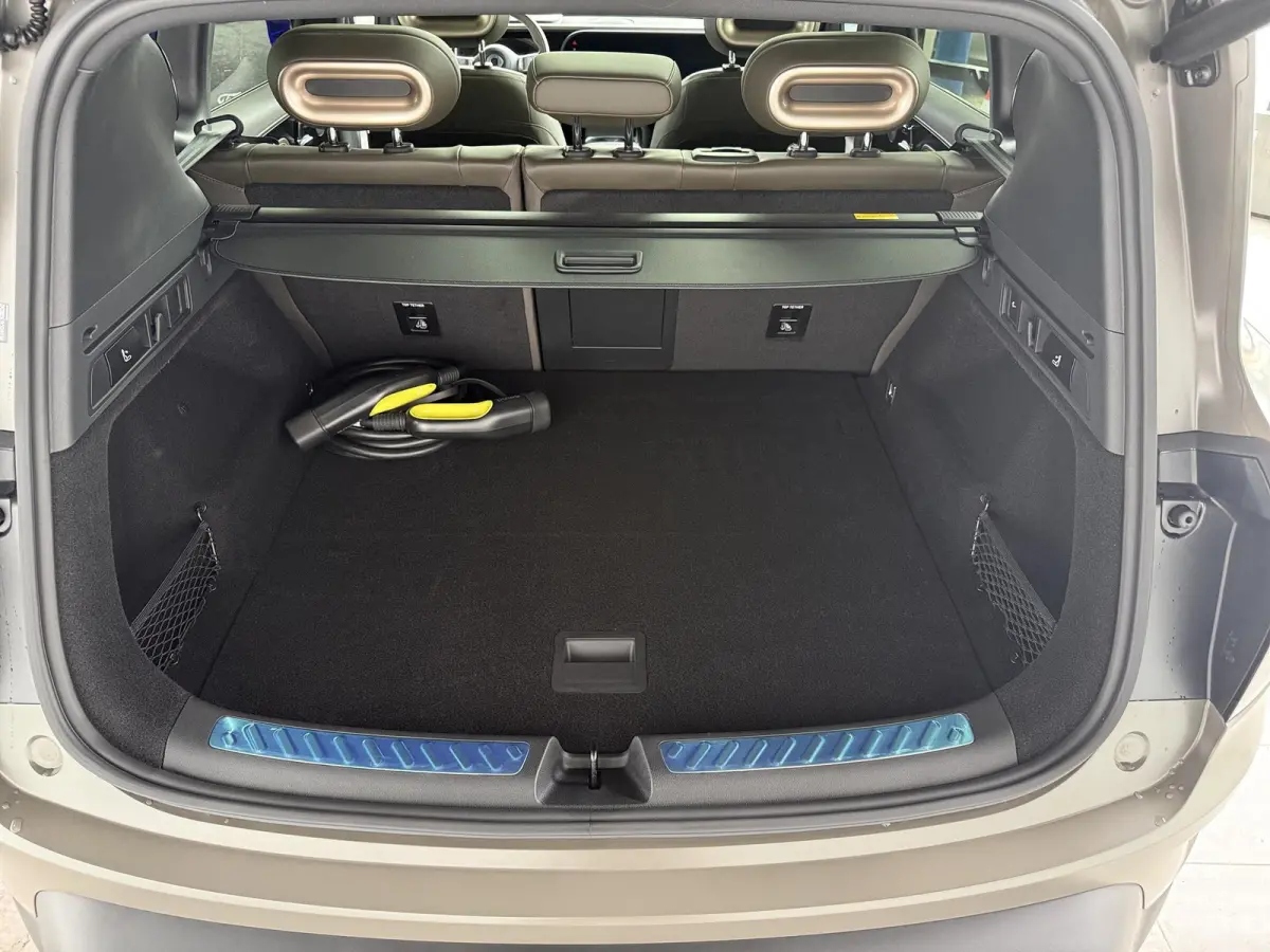 Summit Edition 100 kWh | 4x4 | 588 pk | Trekhaak 1600 kg | stoel- & stuurwielverwarming | Warmtepomp | Drive Pilot | 360-camera | Head-Up Display | 3e display |