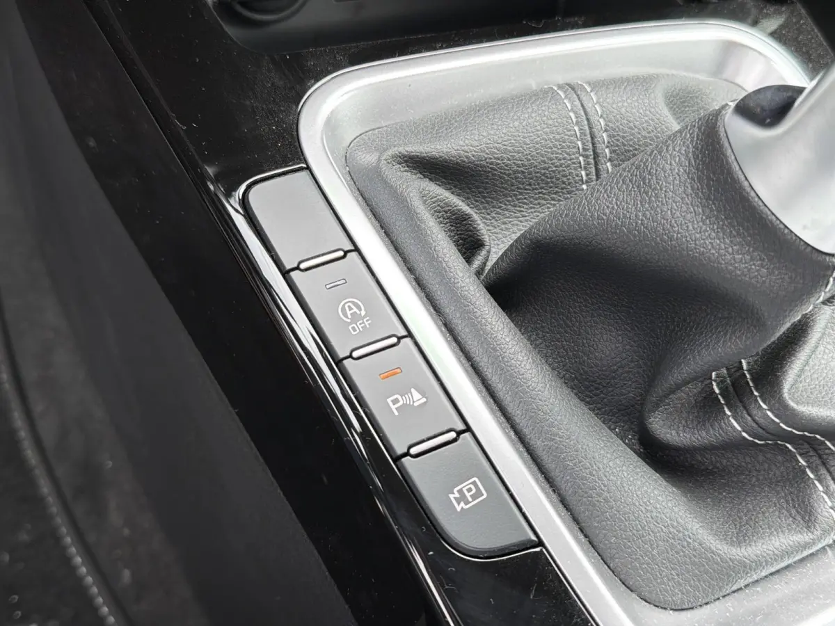 1.0 T-GDi Design Edition | Stoelverwarming | Parkeersensoren | LED Koplampen | Dodehoekassistentie | Stuurwiel verwarmd |