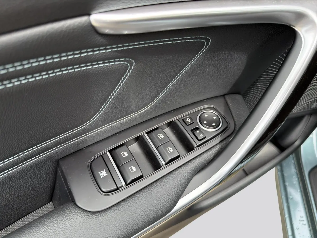 1.0 T-GDi Design Edition | Stoelverwarming | Parkeersensoren | LED Koplampen | Dodehoekassistentie | Stuurwiel verwarmd |