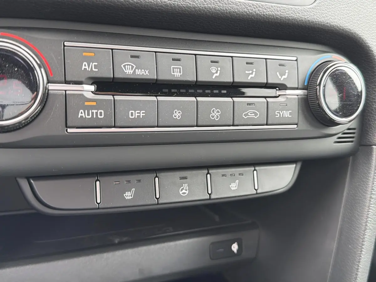1.0 T-GDi Design Edition | Stoelverwarming | Parkeersensoren | LED Koplampen | Dodehoekassistentie | Stuurwiel verwarmd |