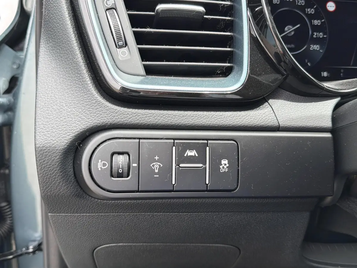1.0 T-GDi Design Edition | Stoelverwarming | Parkeersensoren | LED Koplampen | Dodehoekassistentie | Stuurwiel verwarmd |