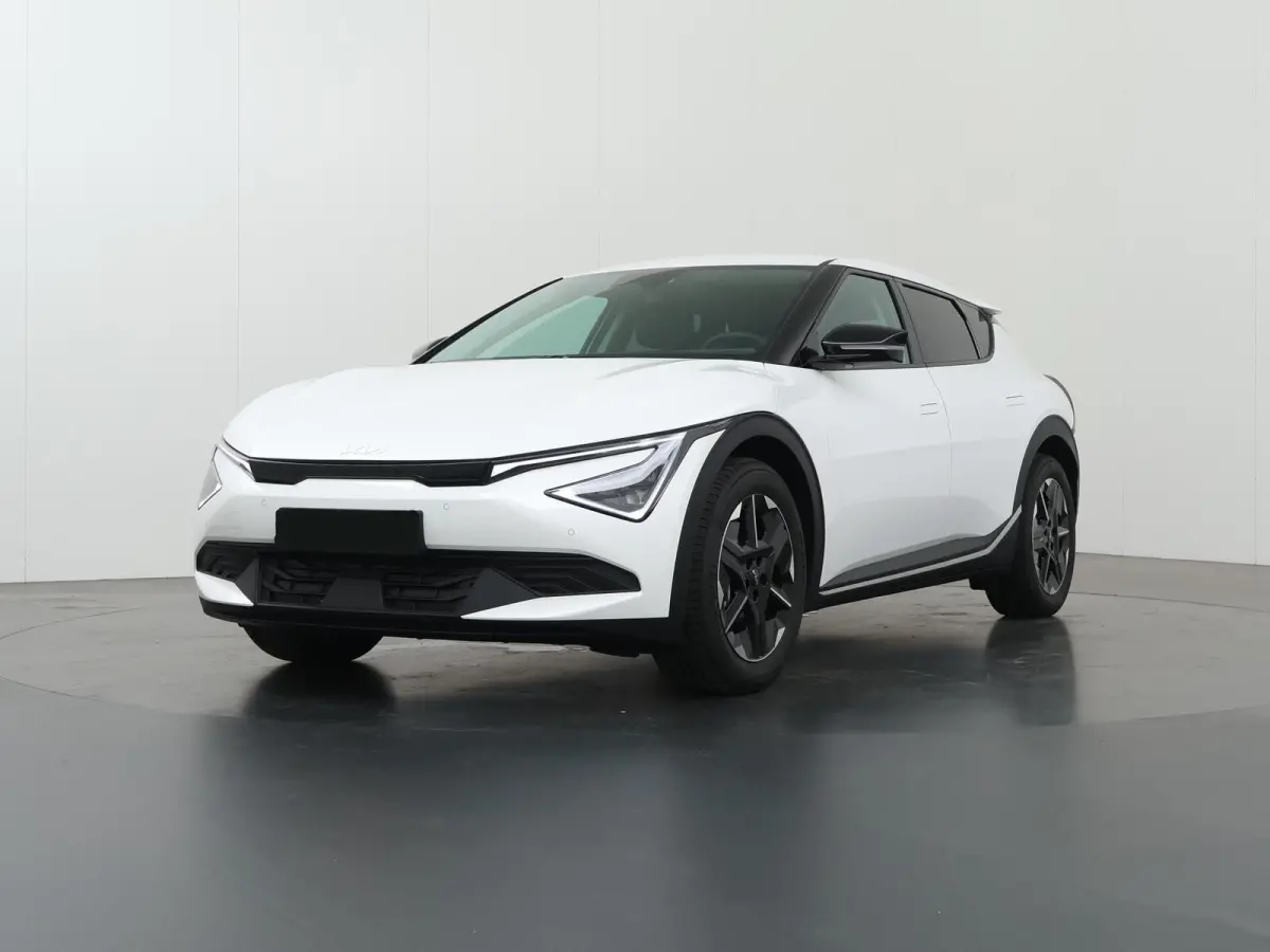 Light Edition 63 kWh | Stoelverwarming | Adaptieve cruise control | Parkeersensoren | Stuurwiel verwarmd |
