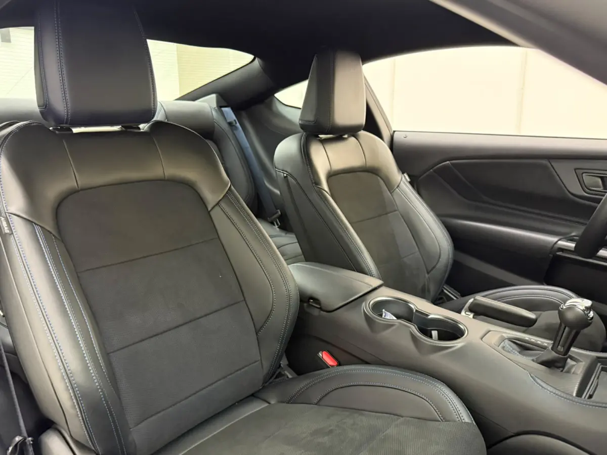 5.0 V8 Dark Horse Carbon B&O