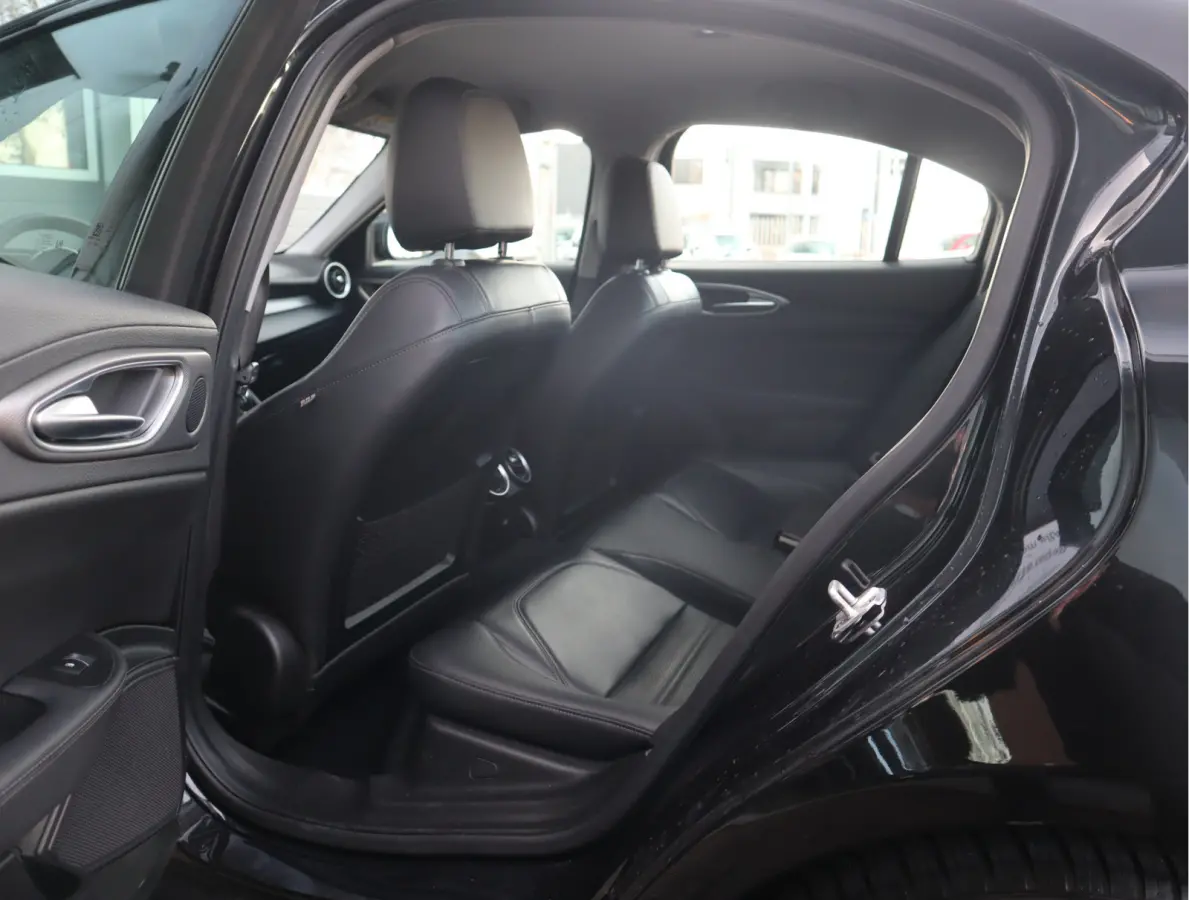 2.0T Super Adaptive CC / Navi/ Camera /Pdc / Carplay /Stoel/Stuurverw / Automaat Gechipt 310pk - 460nm koppel