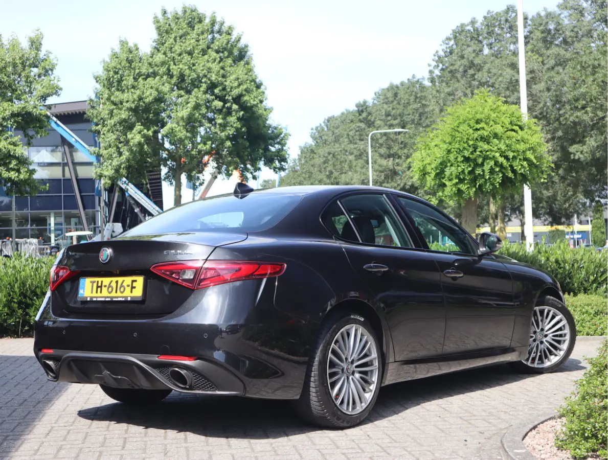 2.0T Super Adaptive CC / Navi/ Camera /Pdc / Carplay /Stoel/Stuurverw / Automaat Gechipt 310pk - 460nm koppel