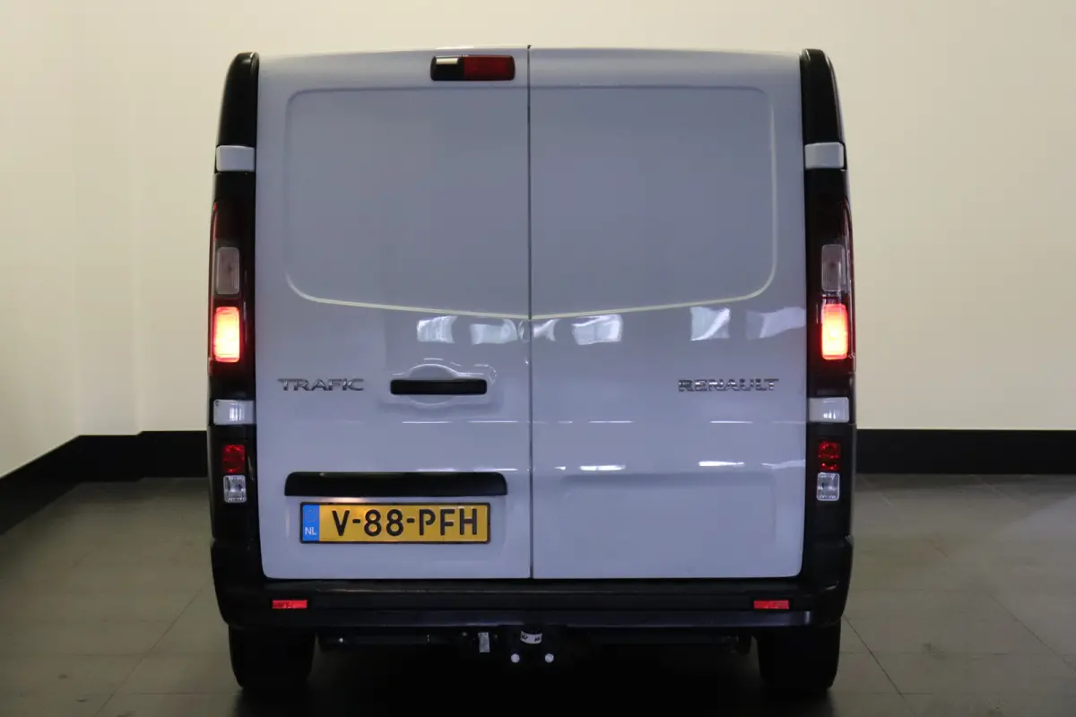 2.0 Blue dCi 130PK L2 EURO 6 - Airco - Navi - Cruise - €19.950,- Excl.