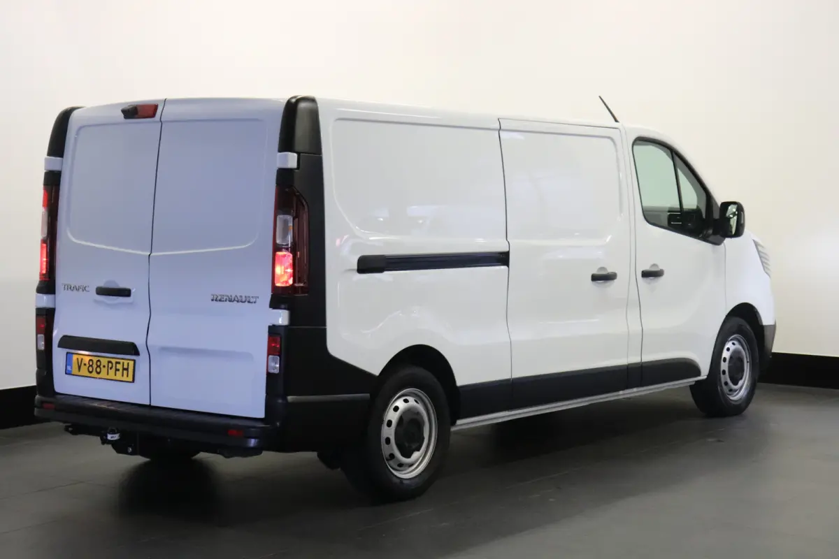 2.0 Blue dCi 130PK L2 EURO 6 - Airco - Navi - Cruise - €19.950,- Excl.