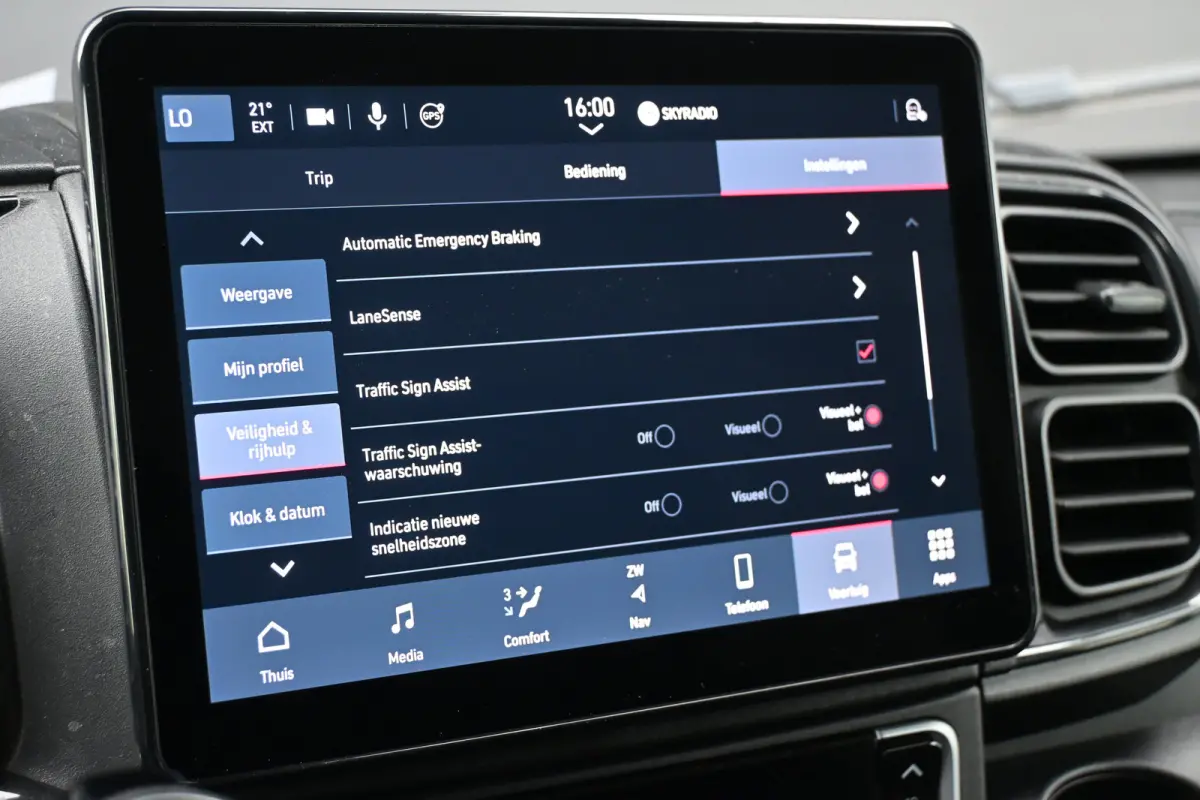 2.2D L2H2 140PK 3.5t Automaat BPM vrij | Cruise control | Climate control | Achteruitrijcamera | Betimmering | Navigatie