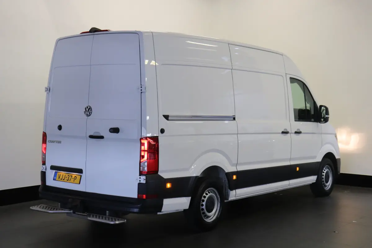 2.0 TDI 140PK L3H3 EURO 6 - Airco - Navi - Cruise - € 17.900,-  Excl.