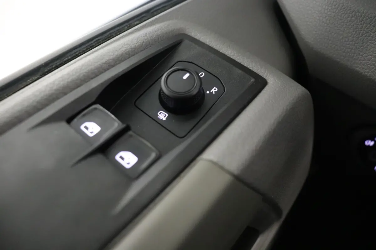 2.0 TDI 140PK L3H3 EURO 6 - Airco - Navi - Cruise - € 17.900,-  Excl.