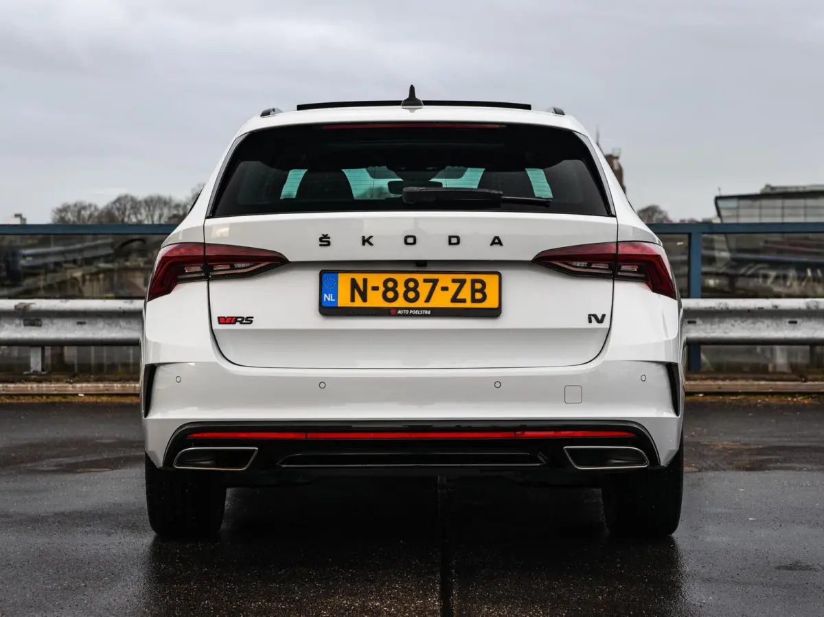 1.4 TSI RS iV PHEV Business 245 PK Panoramadak Matrix LED Camera Sfeerverlichting Stoelverwarming 19"