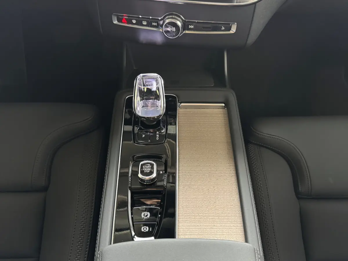 2.0 T8 456PK 12/25 LUCHTVERING Bowers & Wilkins AWD 7P ULTRA DARK SCHUIFDAK ELEK.TREKHAAK SCHUIFDAK 21''LMV STOEL/STUUR.VERW PANORAMA STANDKACHEL HEADUP PHEV ✅Top Auto's Wijchen✅ 170 Nie