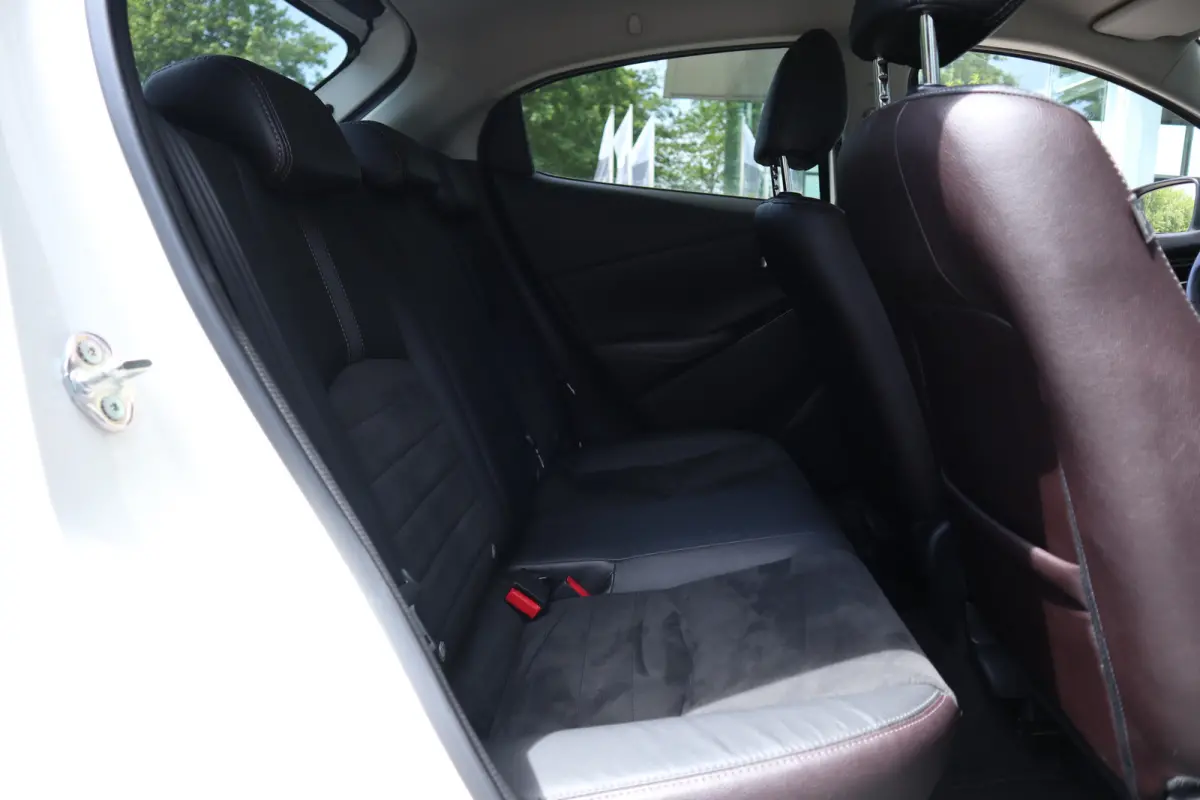 1.5 Skyactiv-G GT-M Black Suede Camera / Navi / Clima / Cruise / LM-Velgen