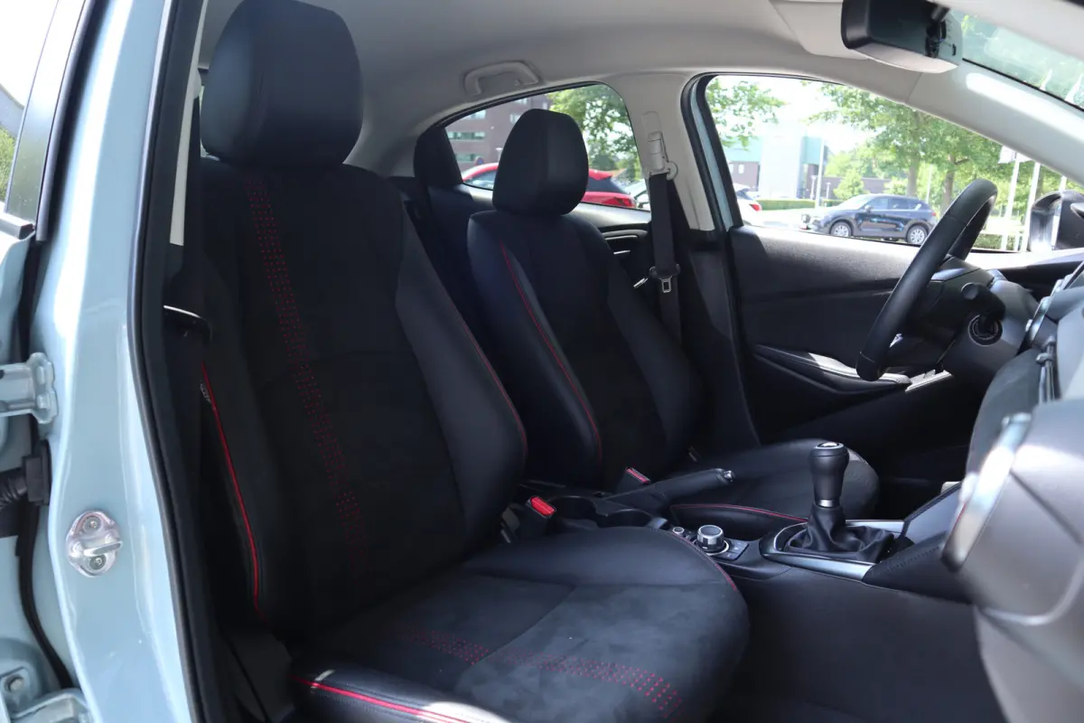 1.5 e-SkyActiv-G 90 Homura Aka Camera / Clima / Navi / Cruise / Head-up