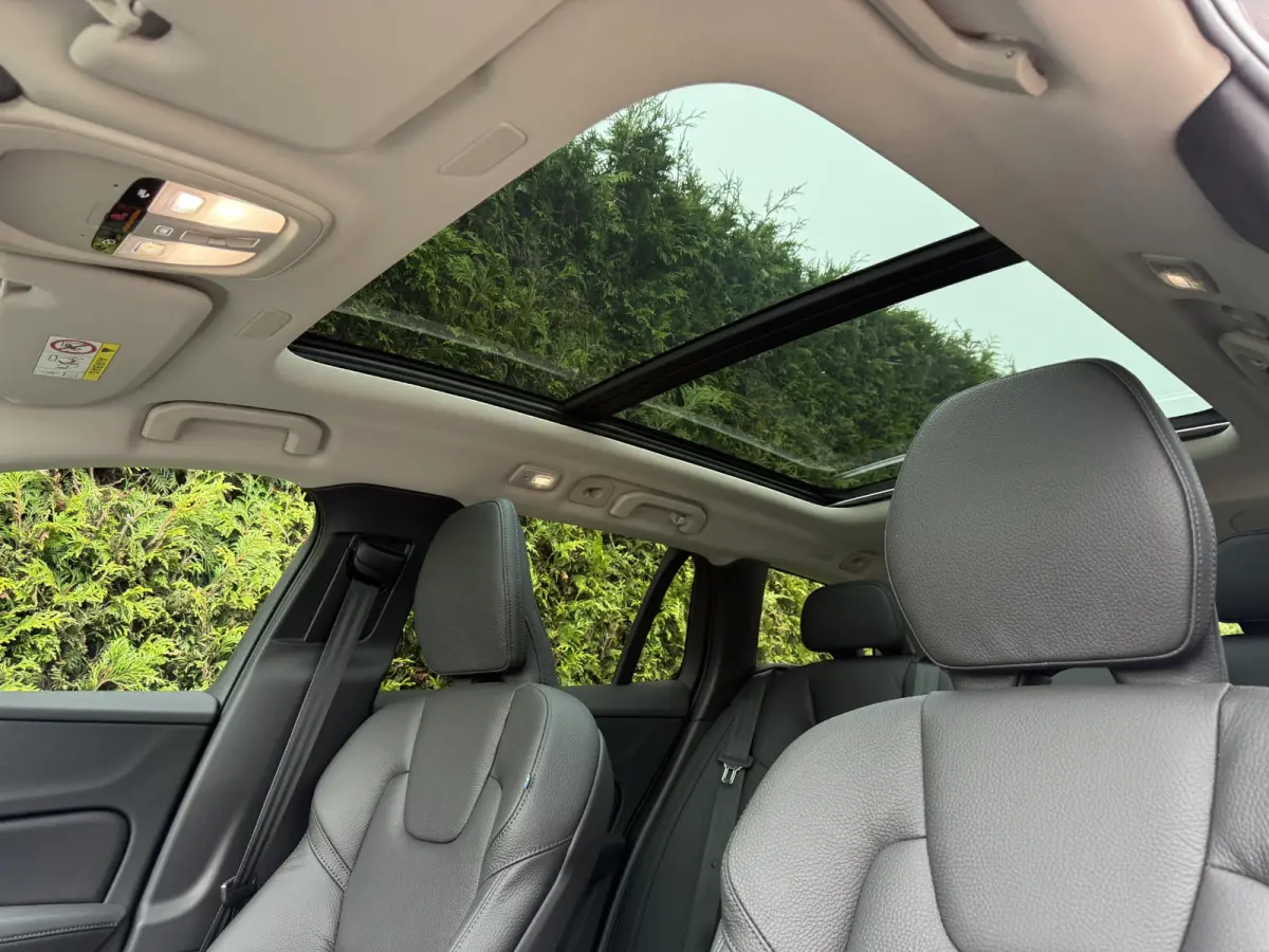 T6 Plug-in hybrid AWD Plus Dark | Panoramadak | Harman/Kardon | Stoel/Stuur Verwarming | Donker Glas