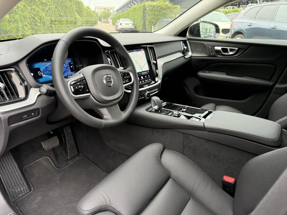 T6 Plug-in hybrid AWD Plus Dark | Panoramadak | Harman/Kardon | Stoel/Stuur Verwarming | Donker Glas
