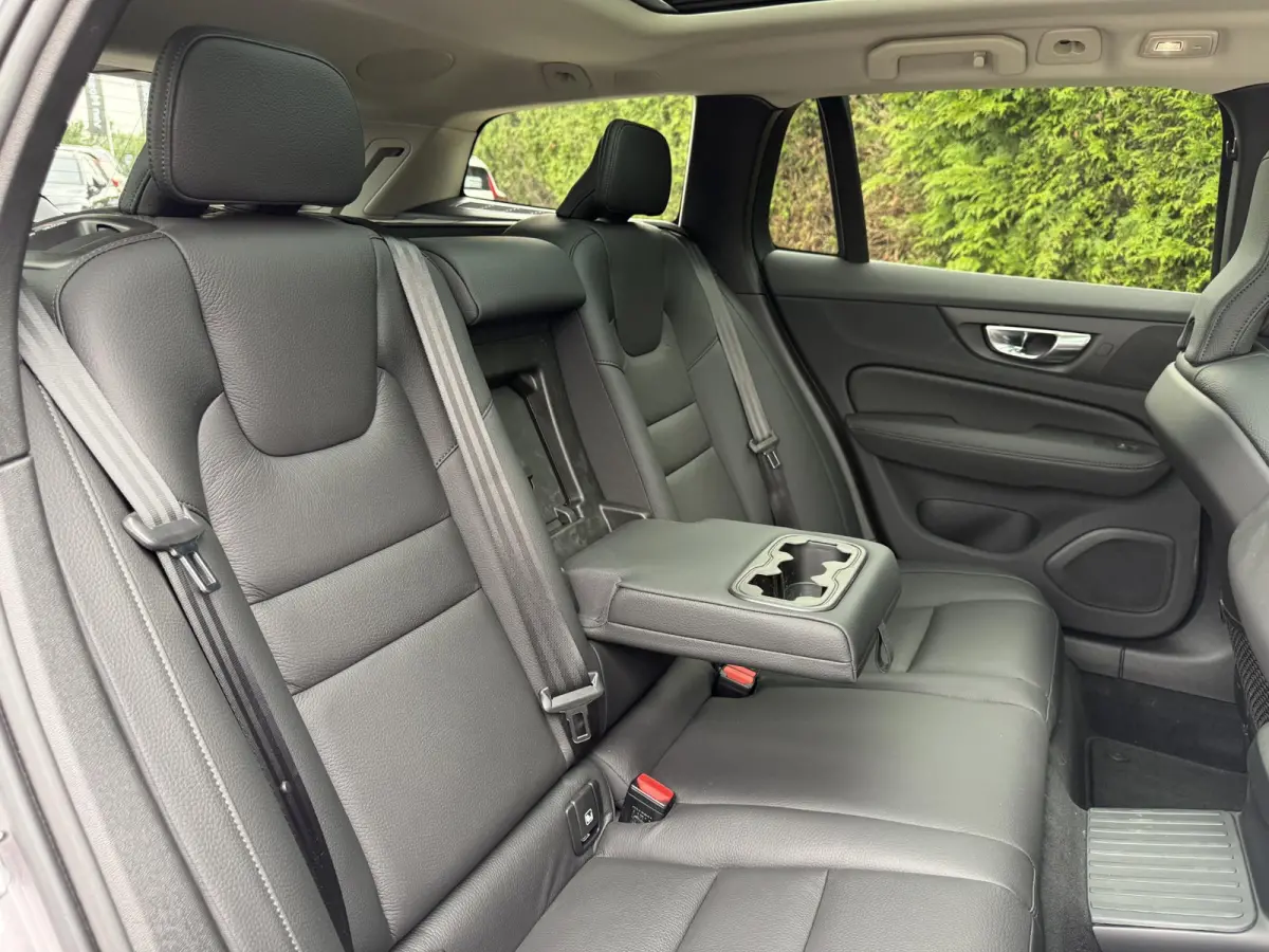 T6 Plug-in hybrid AWD Plus Dark | Panoramadak | Harman/Kardon | Stoel/Stuur Verwarming | Donker Glas