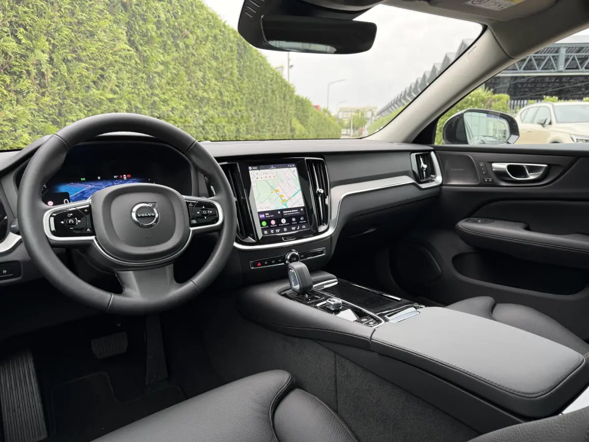 T6 Plug-in hybrid AWD Plus Dark | Panoramadak | Harman/Kardon | Stoel/Stuur Verwarming | Donker Glas