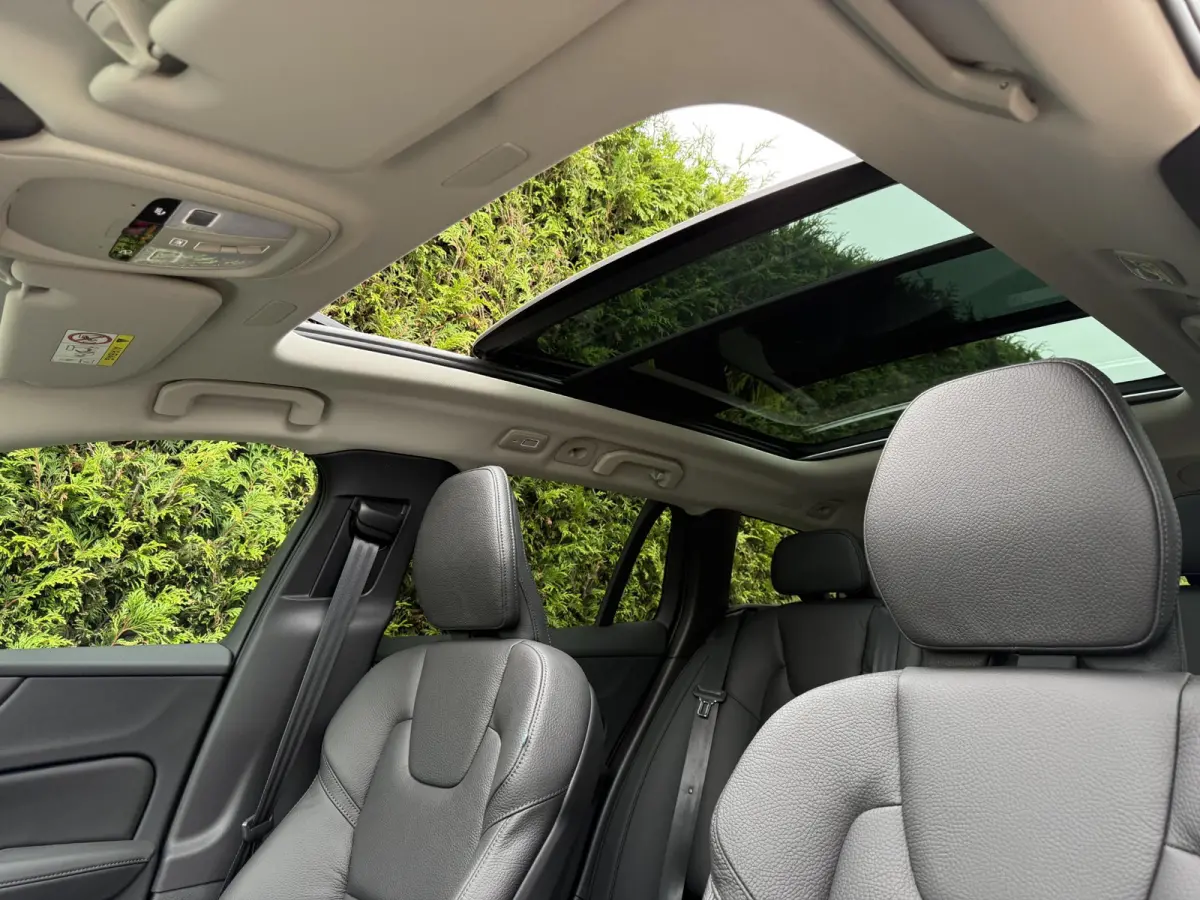 T6 Plug-in hybrid AWD Plus Dark | Panoramadak | Harman/Kardon | Stoel/Stuur Verwarming | Donker Glas