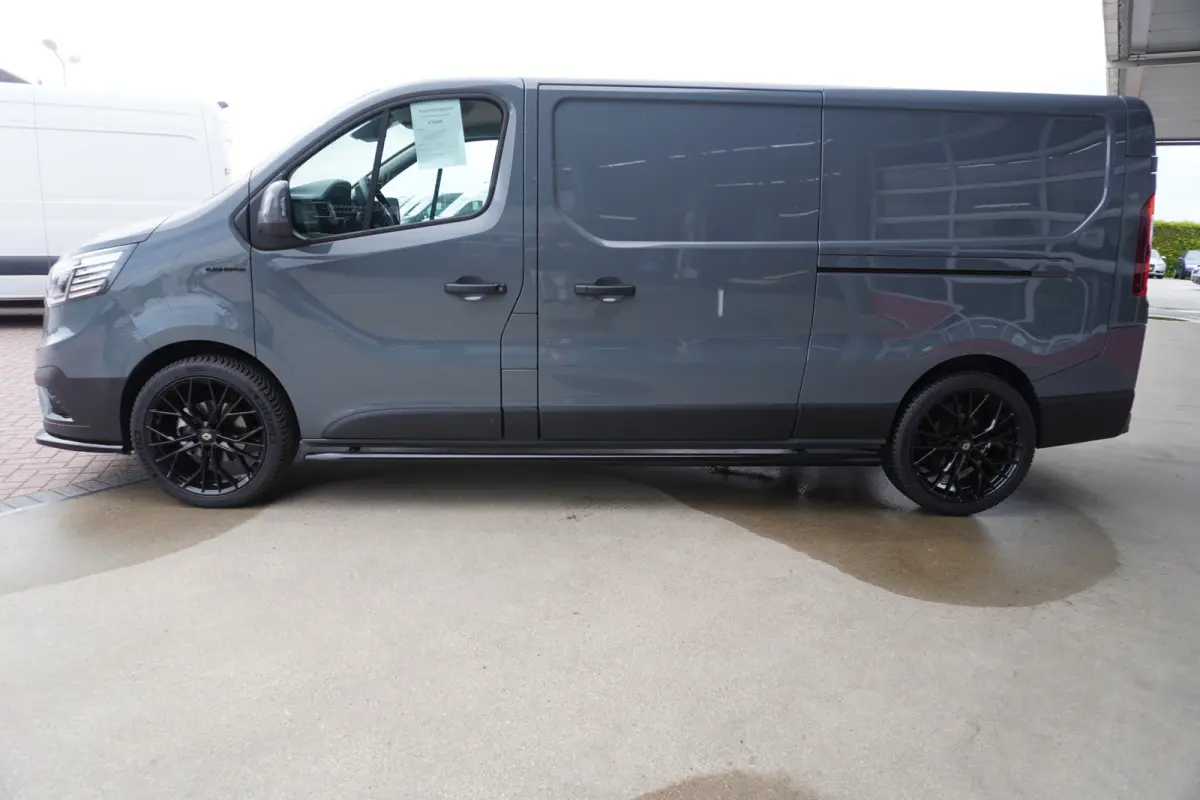 2.0 Blue dCi 130PK L2H1 Advance Schuifdeur L+R Black Edition Nr. V058 | Airco | Cruise | Navigatie | Camera | All season+ 20" LM Velgen
