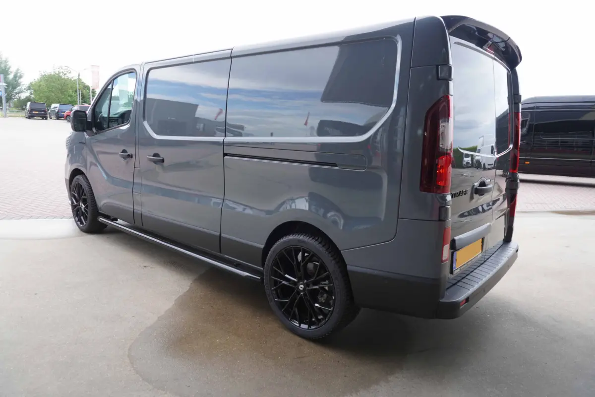 2.0 Blue dCi 130PK L2H1 Advance Schuifdeur L+R Black Edition Nr. V058 | Airco | Cruise | Navigatie | Camera | All season+ 20" LM Velgen