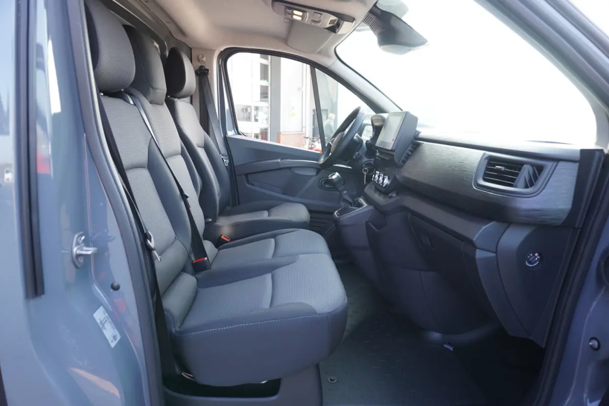 2.0 Blue dCi 130PK L2H1 Advance Schuifdeur L+R Black Edition Nr. V058 | Airco | Cruise | Navigatie | Camera | All season+ 20" LM Velgen
