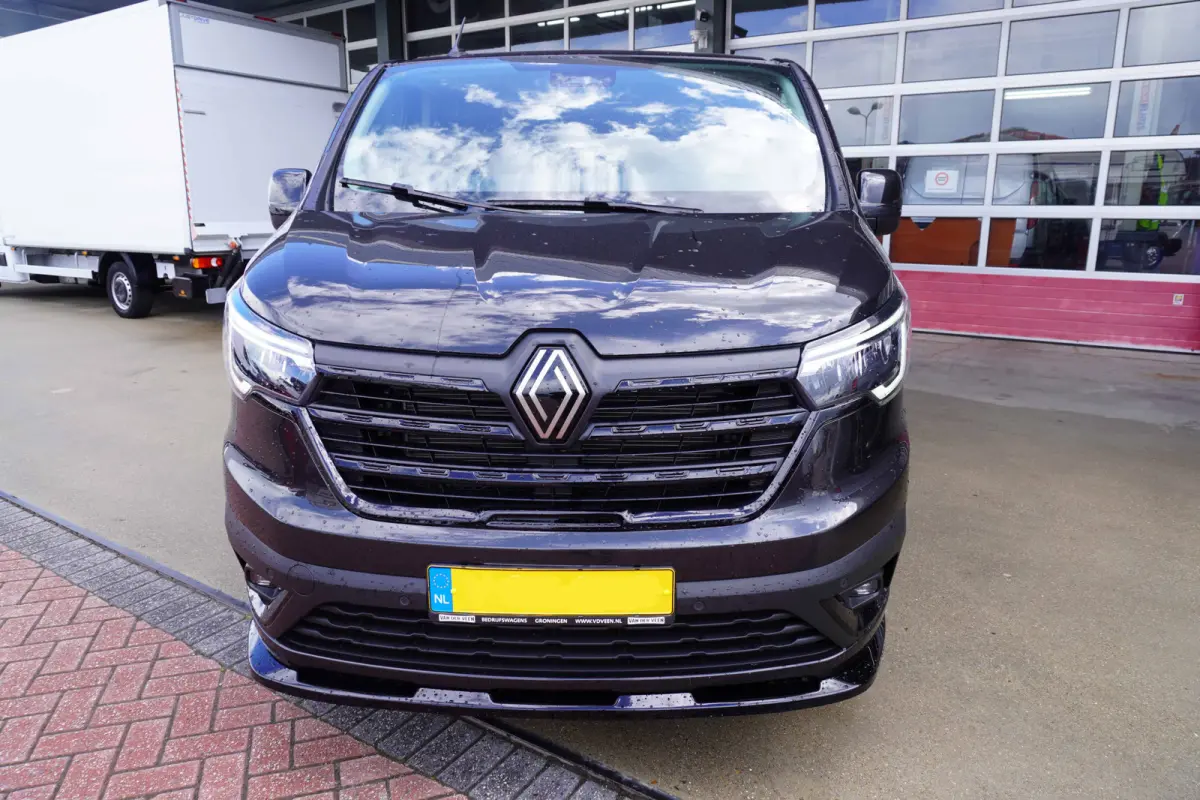 2.0 Blue dCi 170PK L2H1 Extra Black Edition Nr. V088 | Climate | Cruise | Navi | Camera | 20"LM velgen | All season