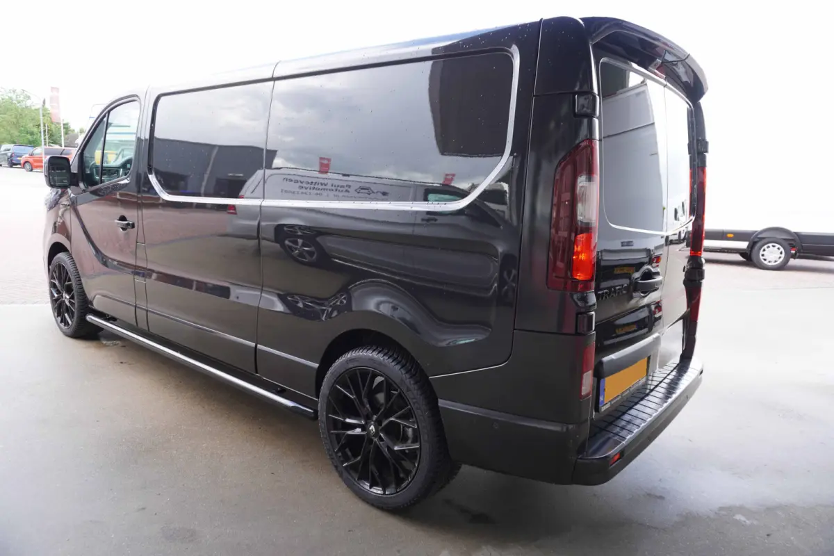 2.0 Blue dCi 170PK L2H1 Extra Black Edition Nr. V088 | Climate | Cruise | Navi | Camera | 20"LM velgen | All season