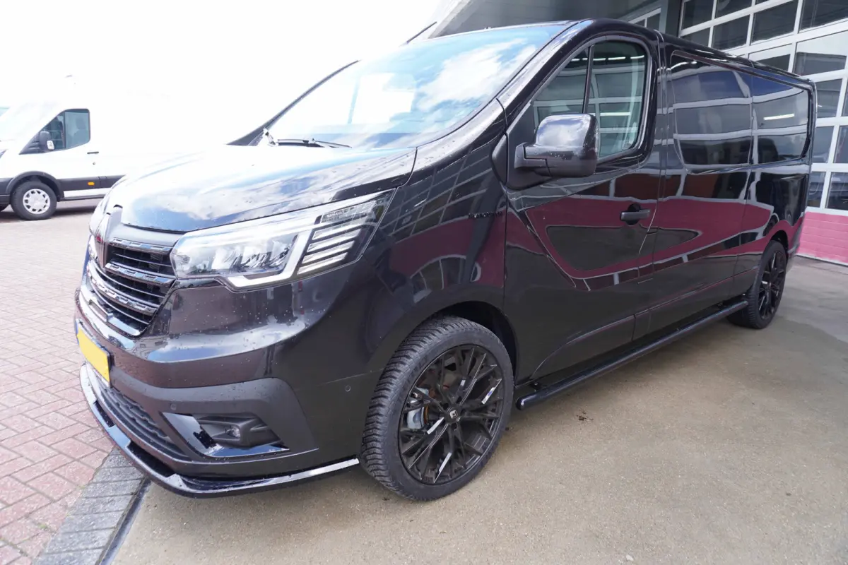 2.0 Blue dCi 170PK L2H1 Extra Black Edition Nr. V088 | Climate | Cruise | Navi | Camera | 20"LM velgen | All season