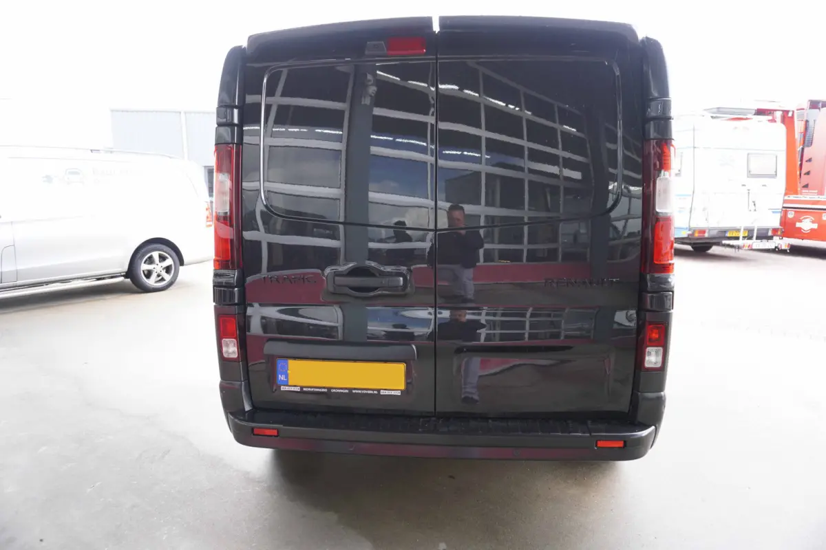 2.0 Blue dCi 170PK L2H1 Extra Black Edition Nr. V088 | Climate | Cruise | Navi | Camera | 20"LM velgen | All season