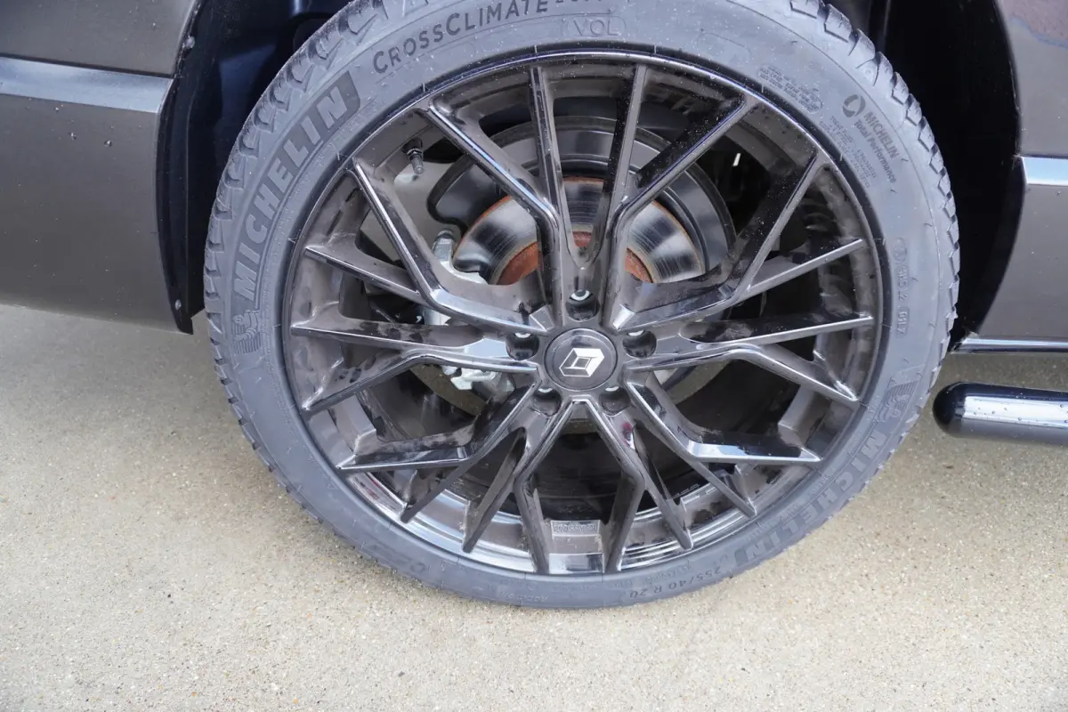 2.0 Blue dCi 170PK L2H1 Extra Black Edition Nr. V088 | Climate | Cruise | Navi | Camera | 20"LM velgen | All season