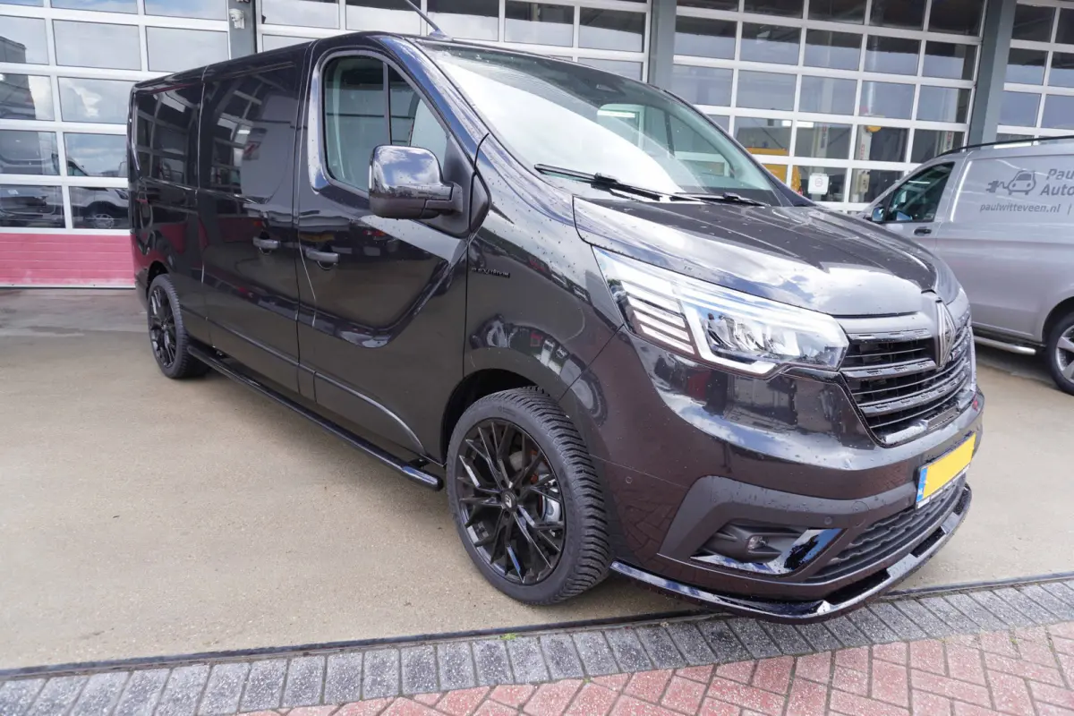 2.0 Blue dCi 170PK L2H1 Extra Black Edition Nr. V088 | Climate | Cruise | Navi | Camera | 20"LM velgen | All season