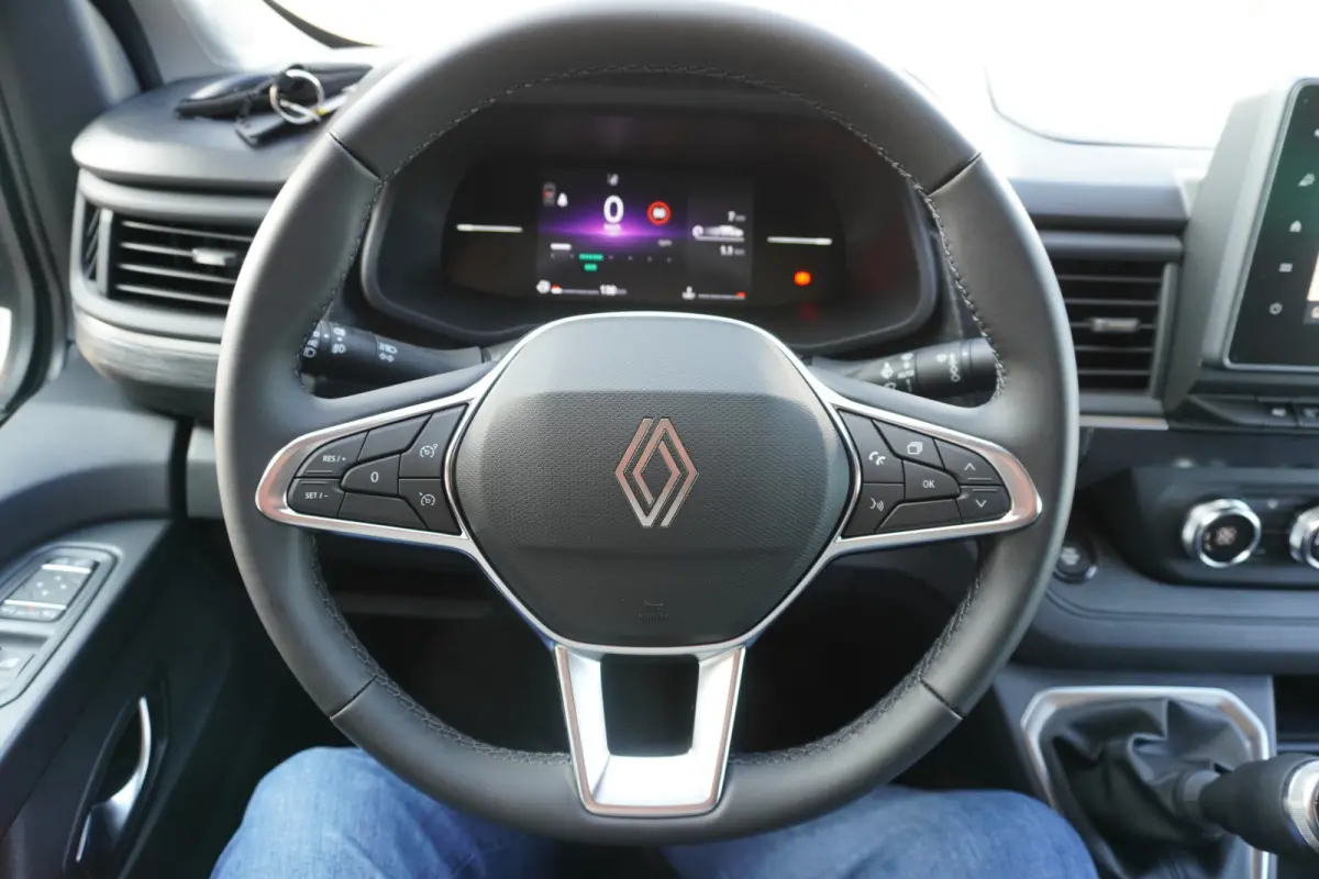 2.0 Blue dCi 170PK L2H1 Extra Black Edition Nr. V088 | Climate | Cruise | Navi | Camera | 20"LM velgen | All season