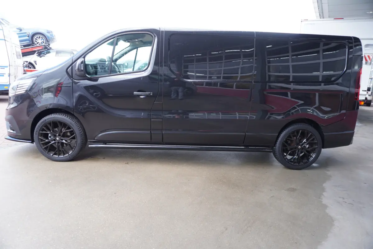 2.0 Blue dCi 170PK L2H1 Extra Black Edition Nr. V088 | Climate | Cruise | Navi | Camera | 20"LM velgen | All season