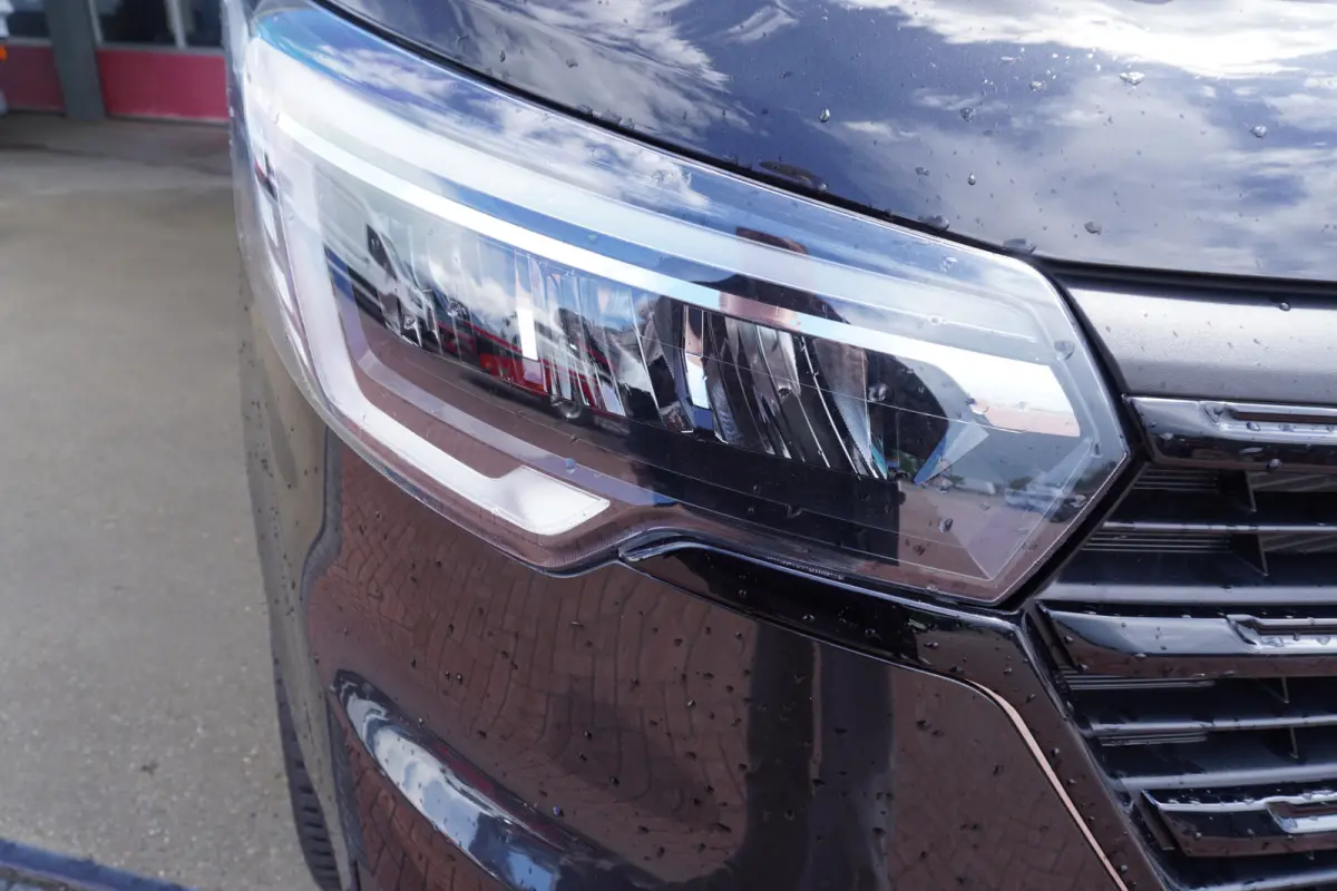 2.0 Blue dCi 170PK L2H1 Extra Black Edition Nr. V088 | Climate | Cruise | Navi | Camera | 20"LM velgen | All season